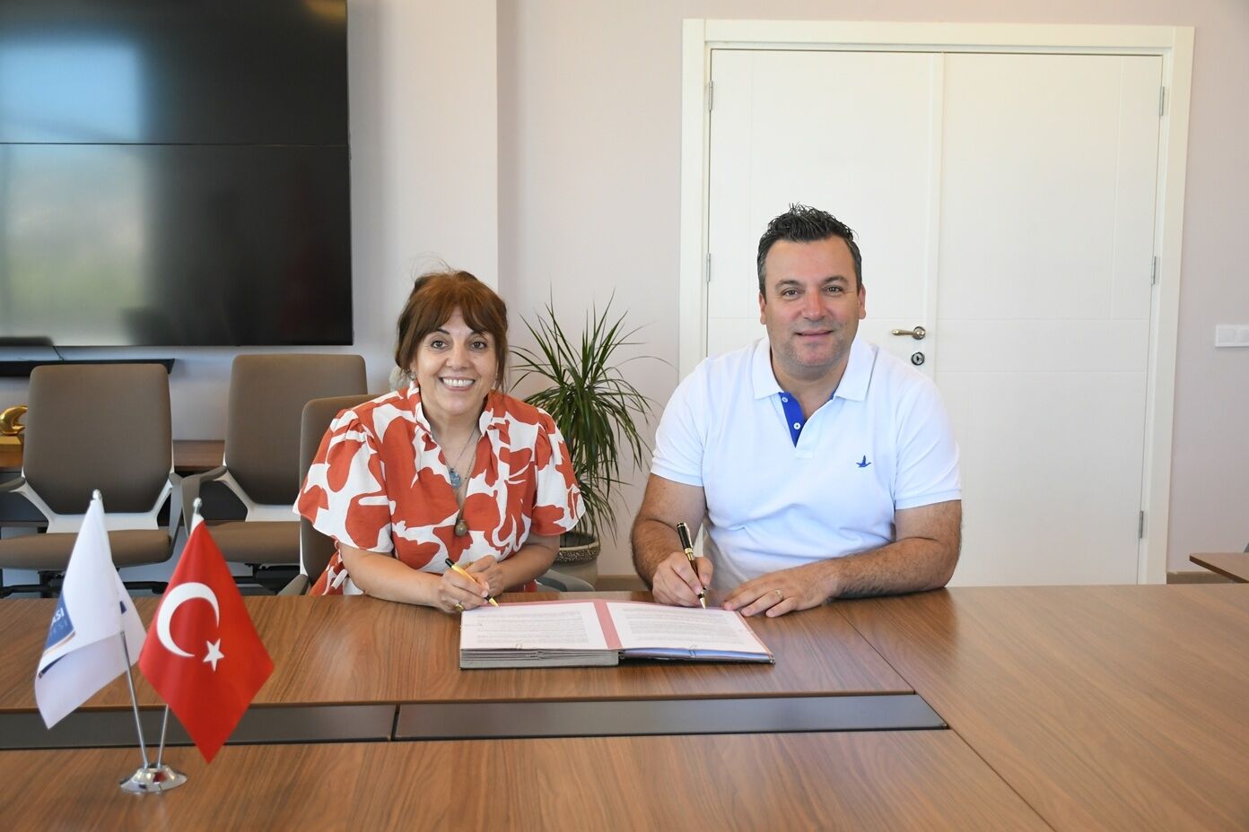 Kusadasi Belediyesinden Kazilara Kesintisiz Destek 678517 Eb6087