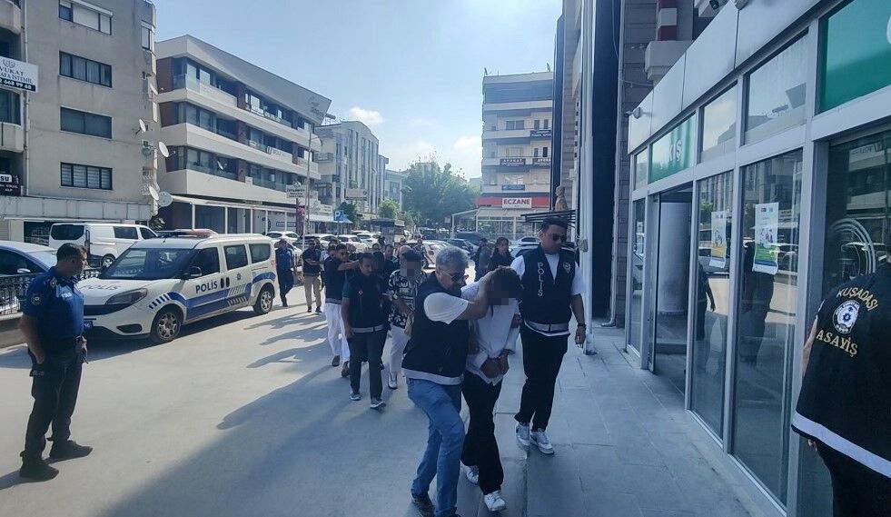 Kuşadası Cinayetinde Yeni Gelişme 4 Kişi Tutuklandı (1)
