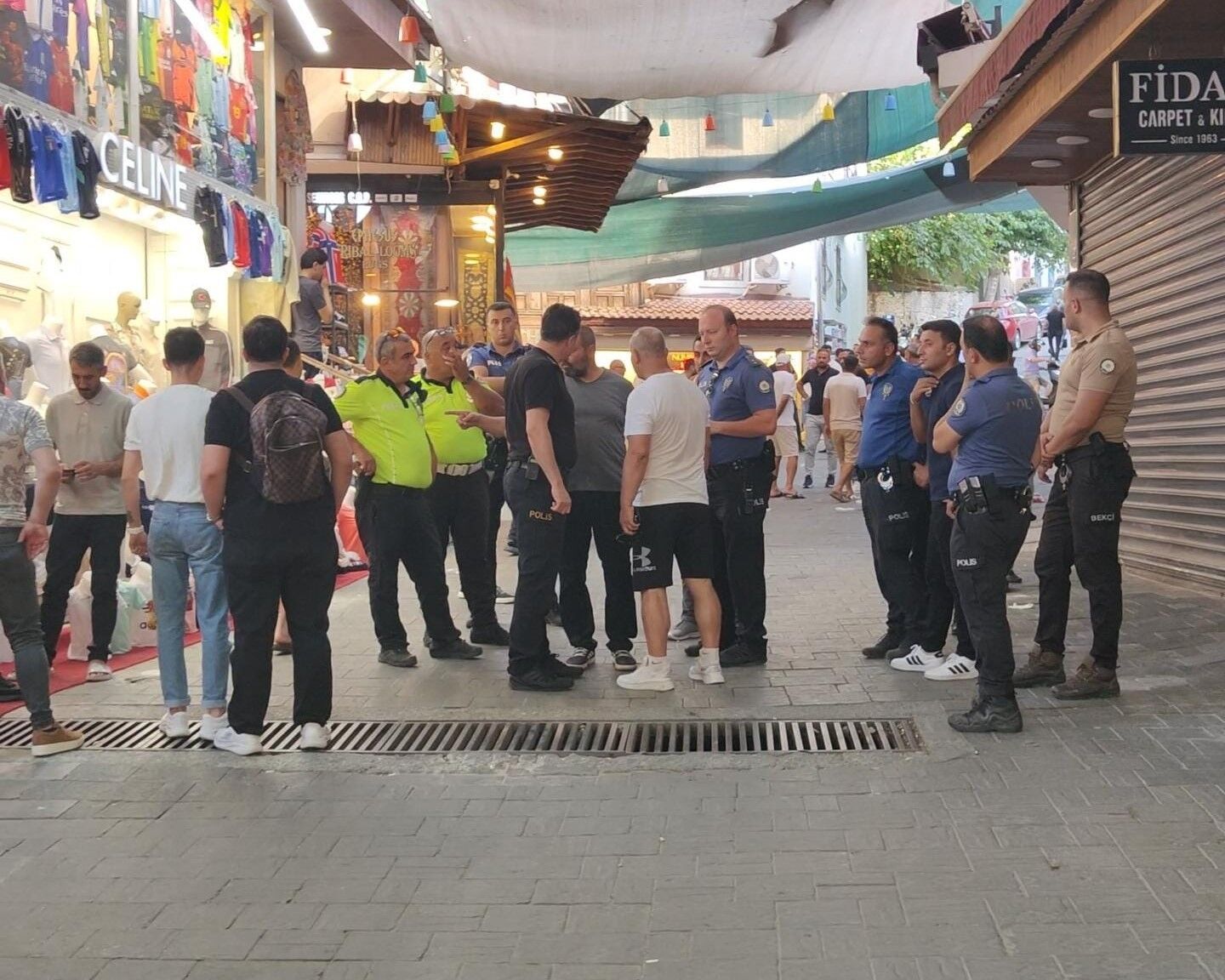 Kuşadası’nda Esnaf Kavgası! 6 Kişi Adliyeye Sevk Edildi 2 Kişi Tutuklandı (2)