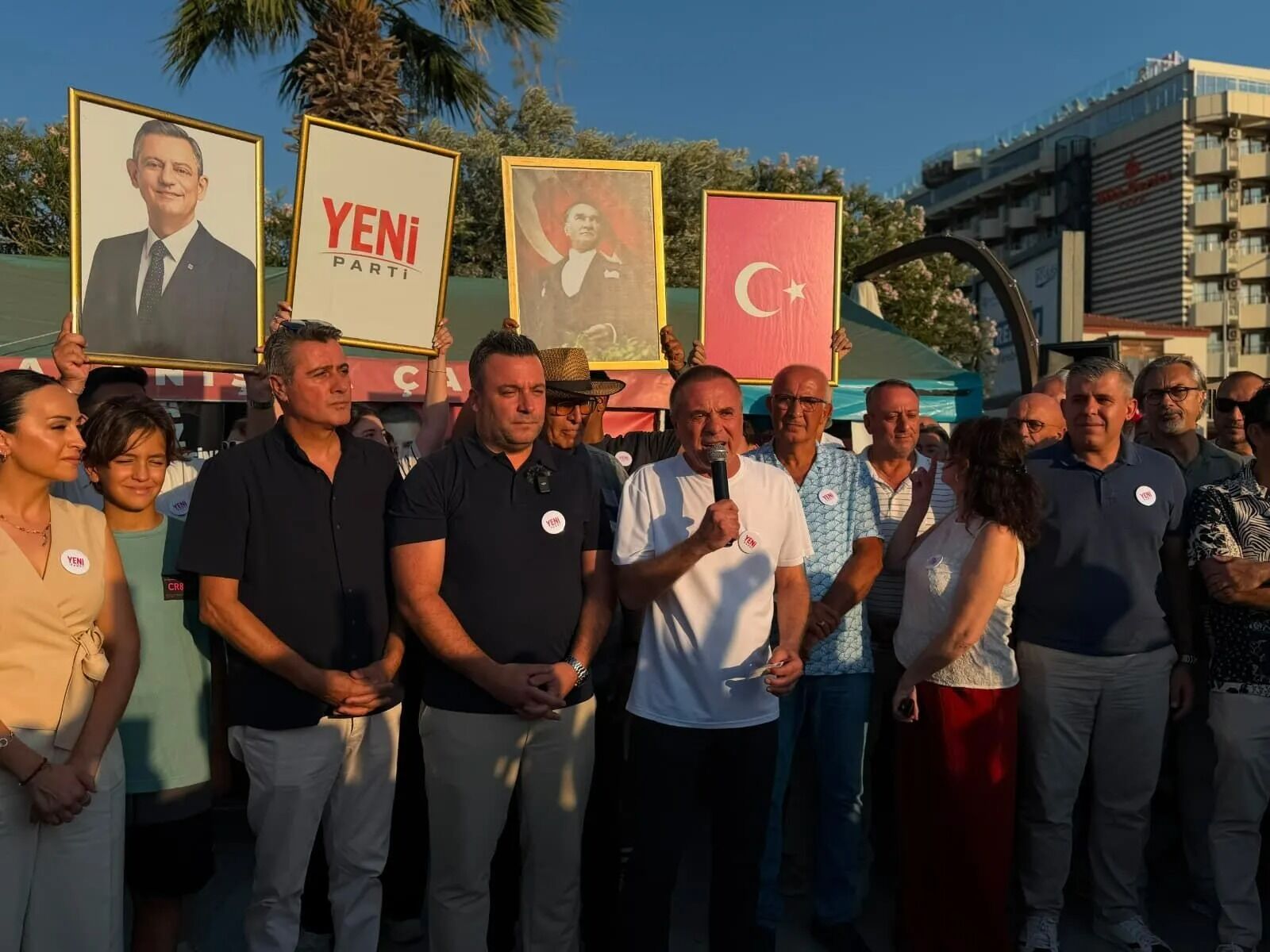 Kuşadası’nda Yeni Parti Ve İyi Parti Arasındaki Kriz Büyüyor Cumhuriyet Davamızı Koltuk Mücadelesiyle Aynı Kefeye Koyamazsın (2)