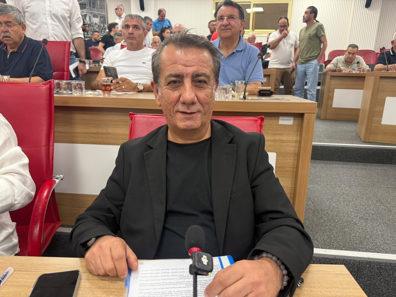 Mecliste tartışmanın adresi yine sinekler oldu!