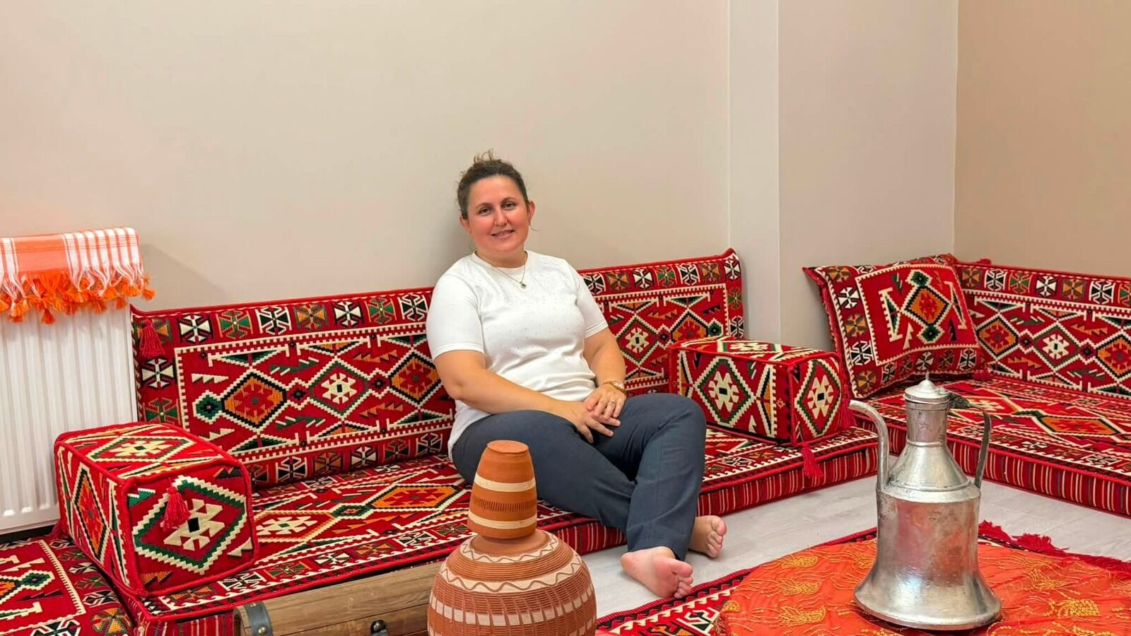 Müdür Sağınç’ın görev aşkı evine yansıdı Dekorasyondaki kültürel tercihleri göz kamaştırdı