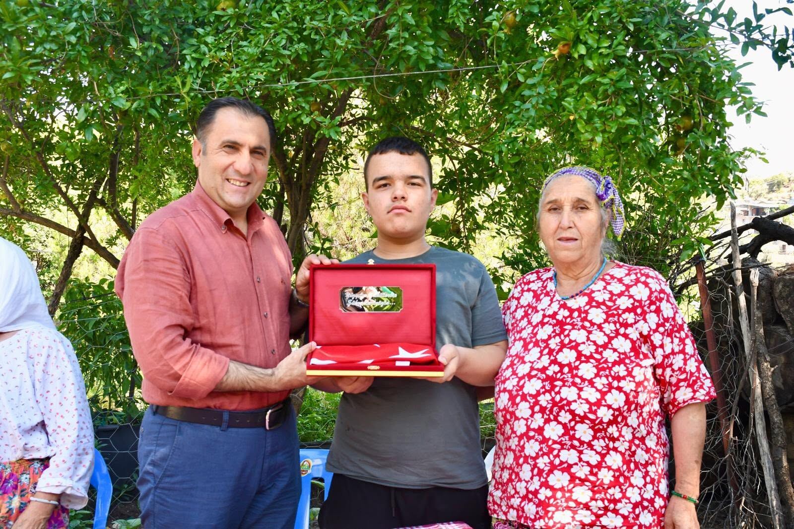 Müdür Türkoğlu’ndan Kıbrıs Gazisi Serin’in Ailesine Vefa (2)