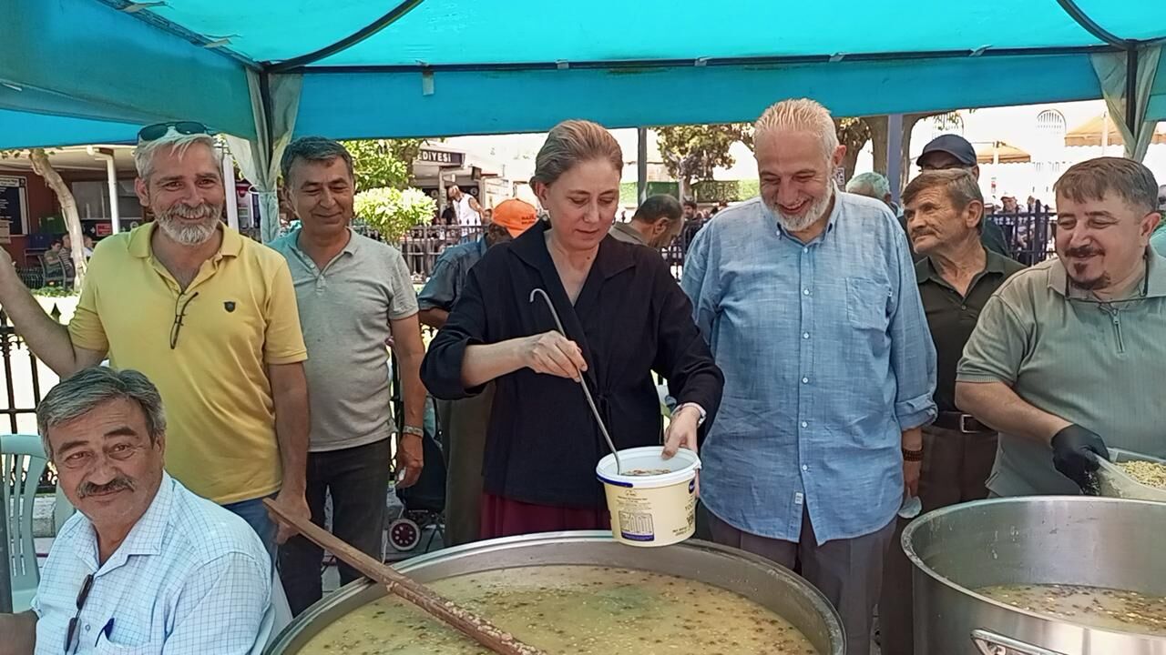 Nazilli’de 30 Bin Kişilik Aşure Hayrı Kaymakam Kan Muharrem Ayının Manevi Ruhuna Dikkat Çekti (4)