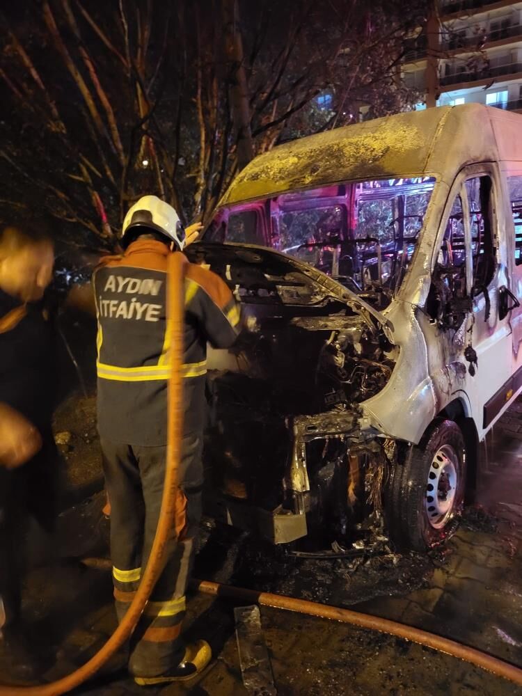 Nazilli’de Minibüs Alevlere Teslim Oldu! (8)