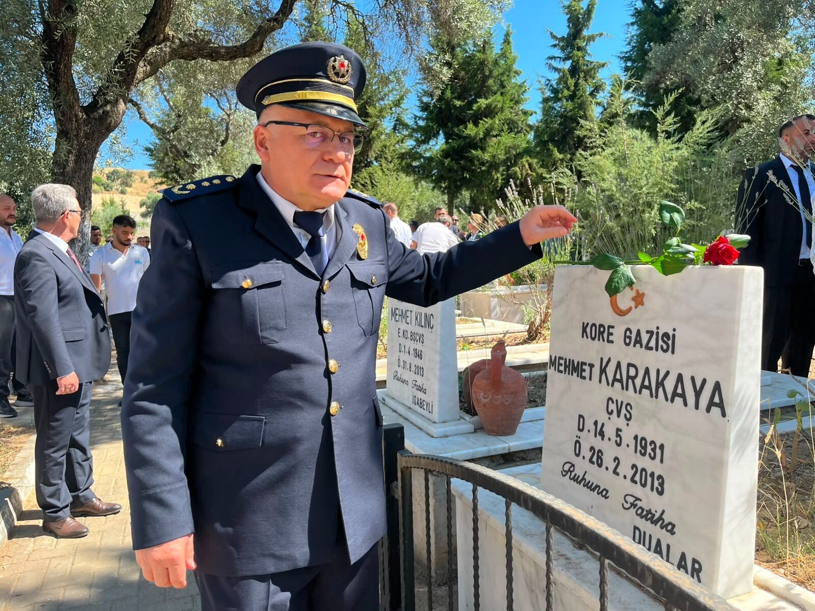 Nazilli’de şehitler dualarla anıldı: Şehit kabirlerine karanfil bırakıldı