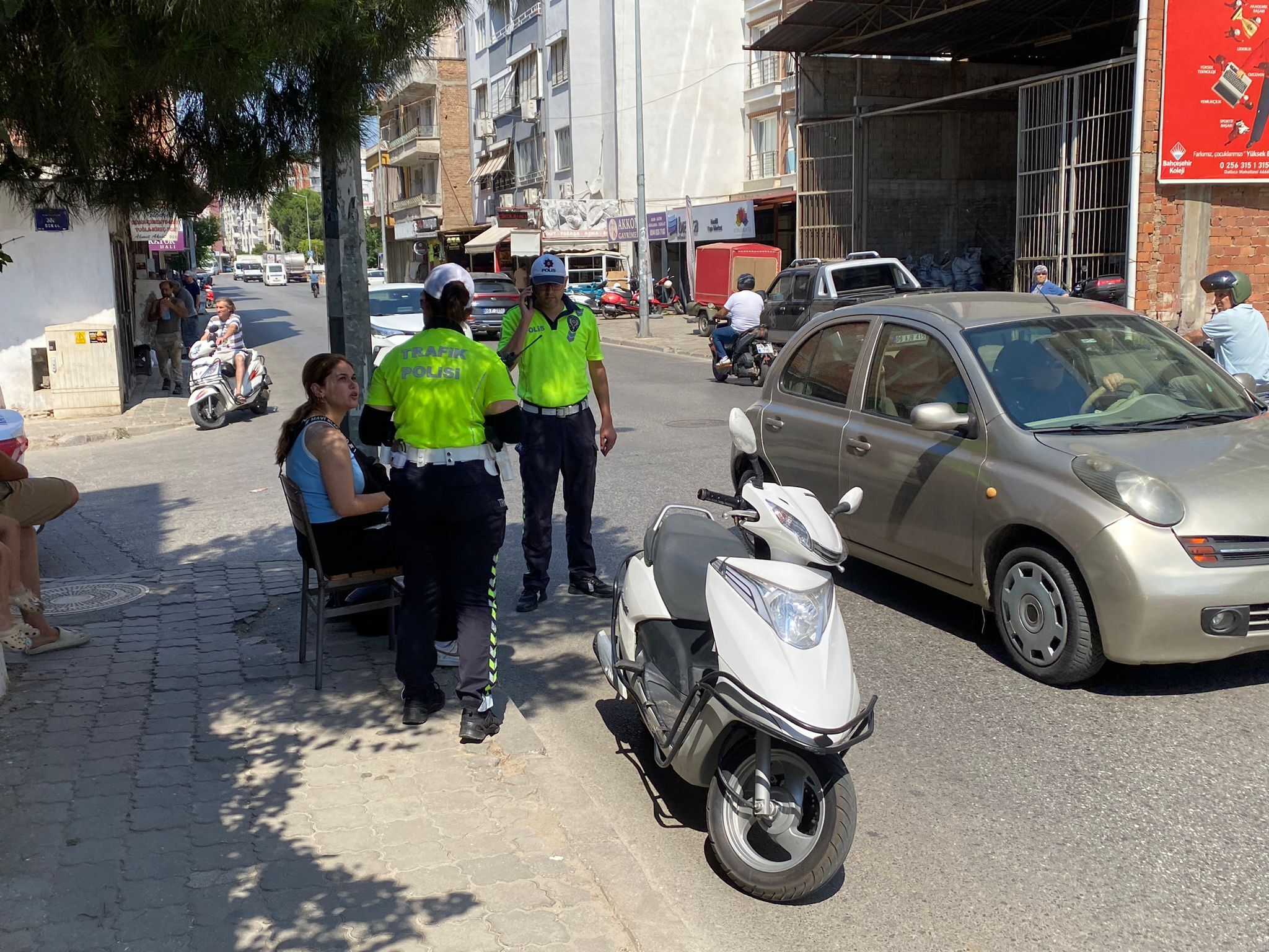 Nazilli’de Vicdansız Sürücü Motosiklete Çarpıp Kaçtı (2)