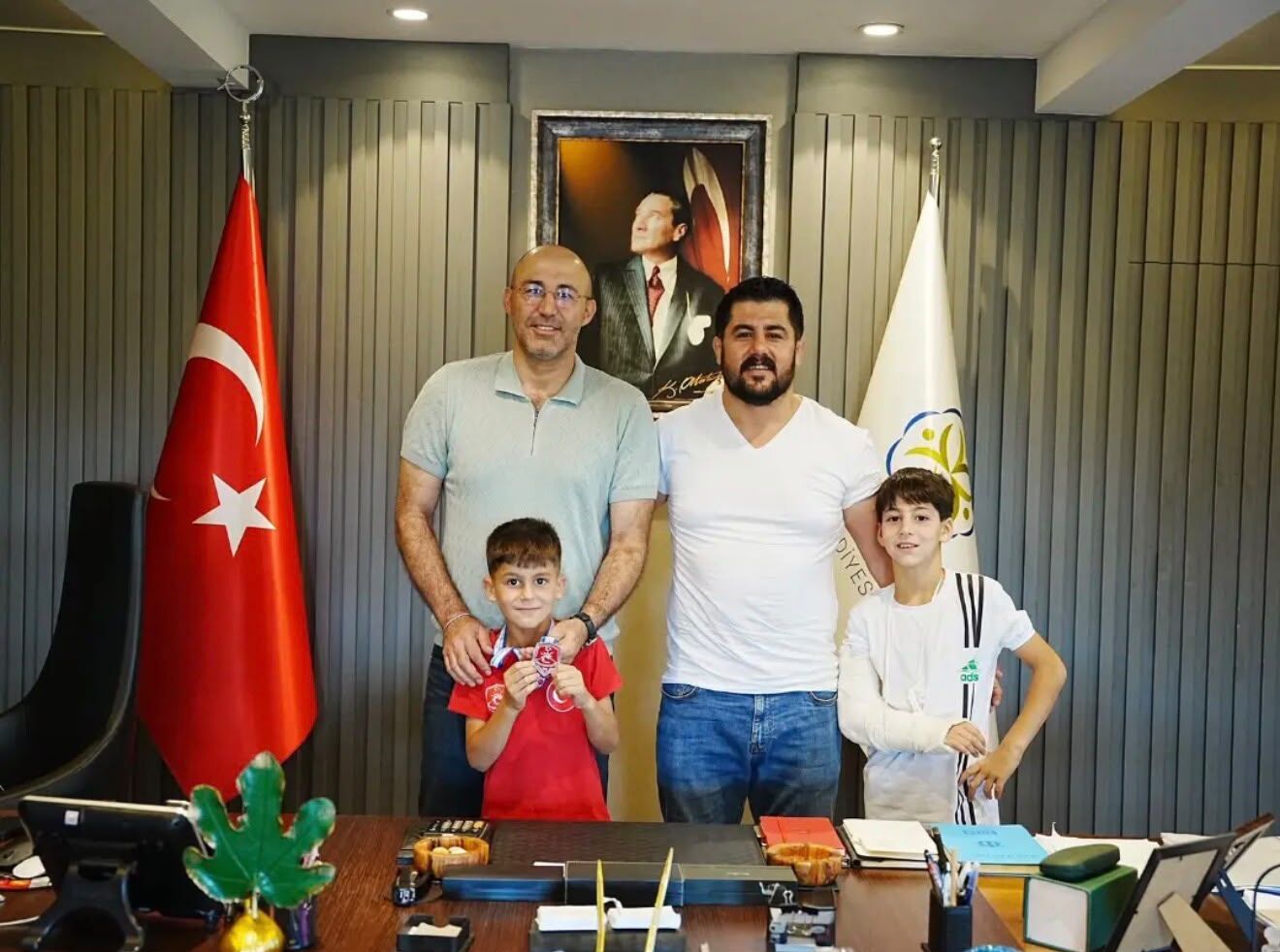 Şampiyon Kardeşlerden Başkan Zencirci'ye Ziyaret Germencik’in Gururu Oldular (4)