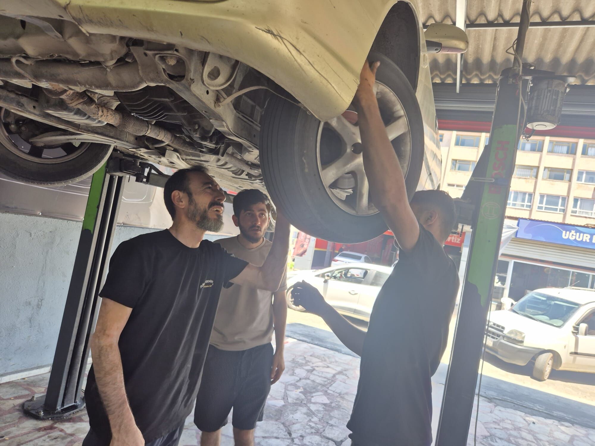Söke Sanayisinde Kötü Yaz! “Esnaf Sinek Avlıyor” (1)