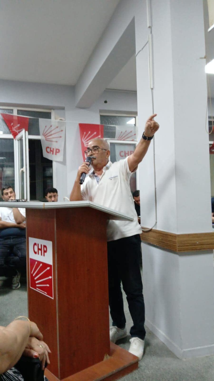 Söke’de CHP’den toplu istifa! Eski Başkanlar ve Meclis Üyeleri partiden ayrıldı