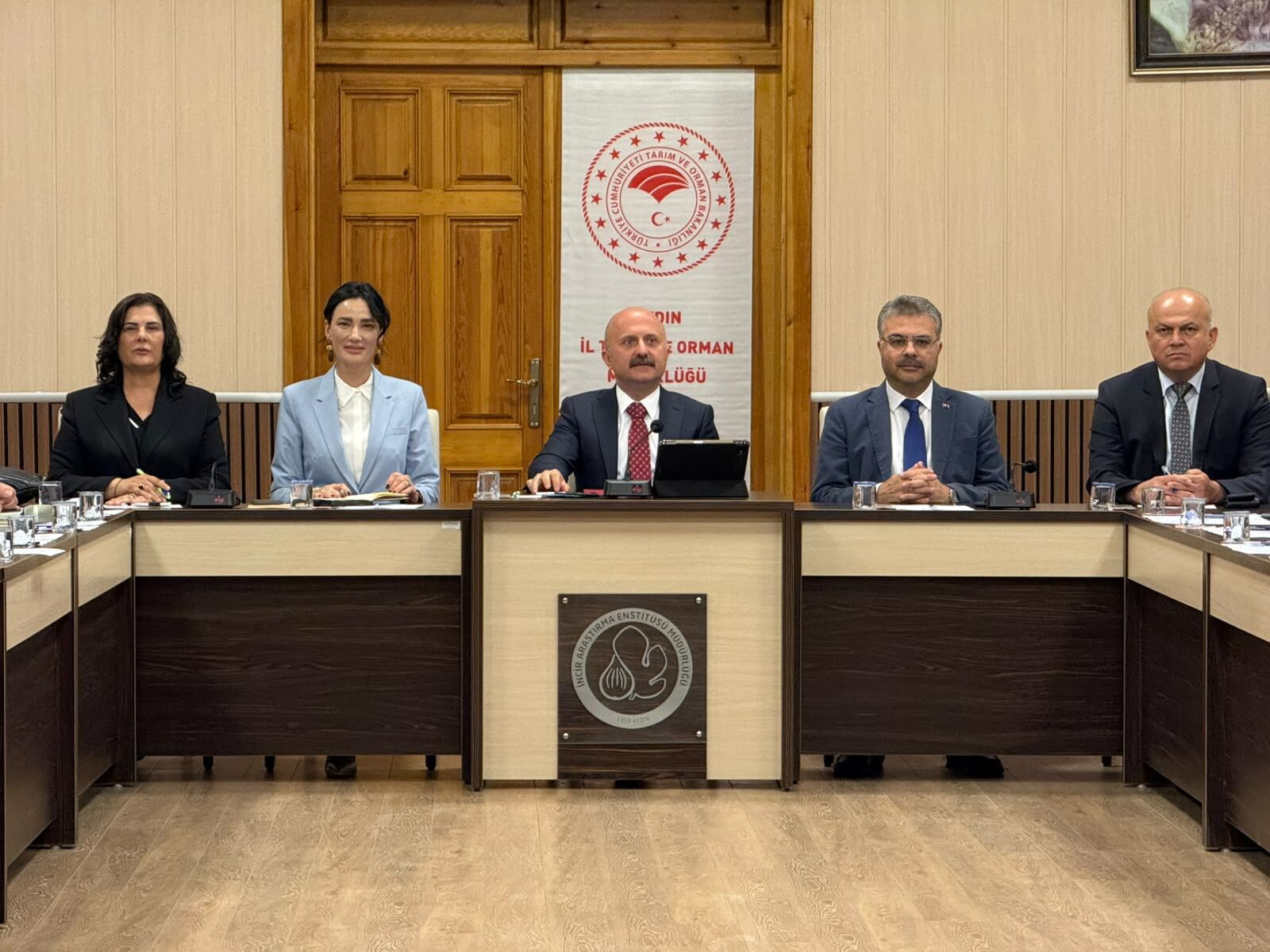 Vali Varol liderliğinde incir zirvesi: "Altın değerindeki bu ürünü daha ileri taşıyacağız"