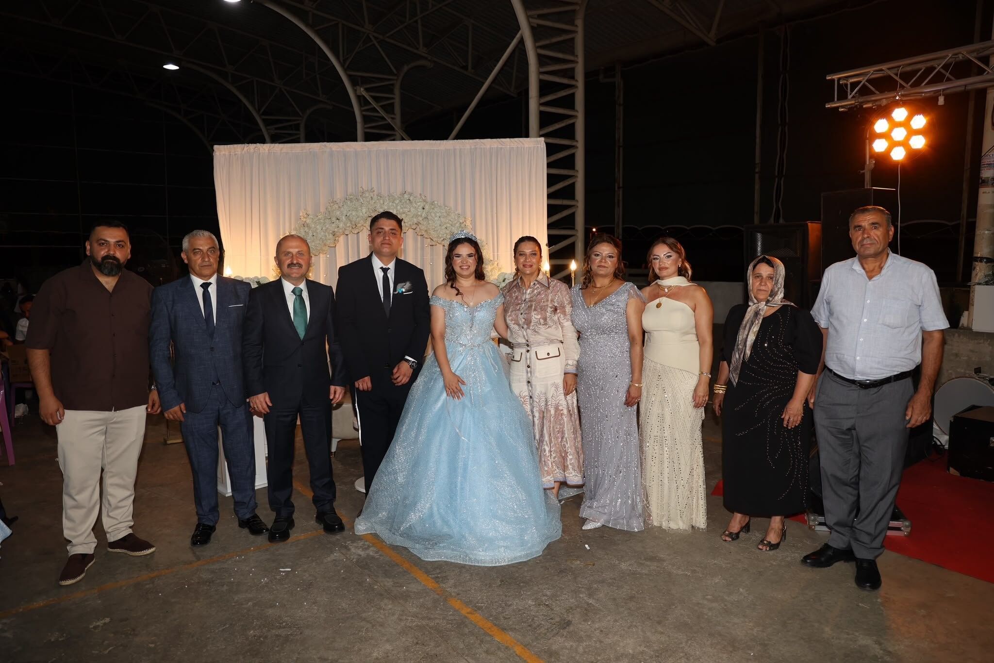 Vali Varol’dan Anlamlı Katılım! Genç Çiftin Sevincine Ortak Oldu (2)