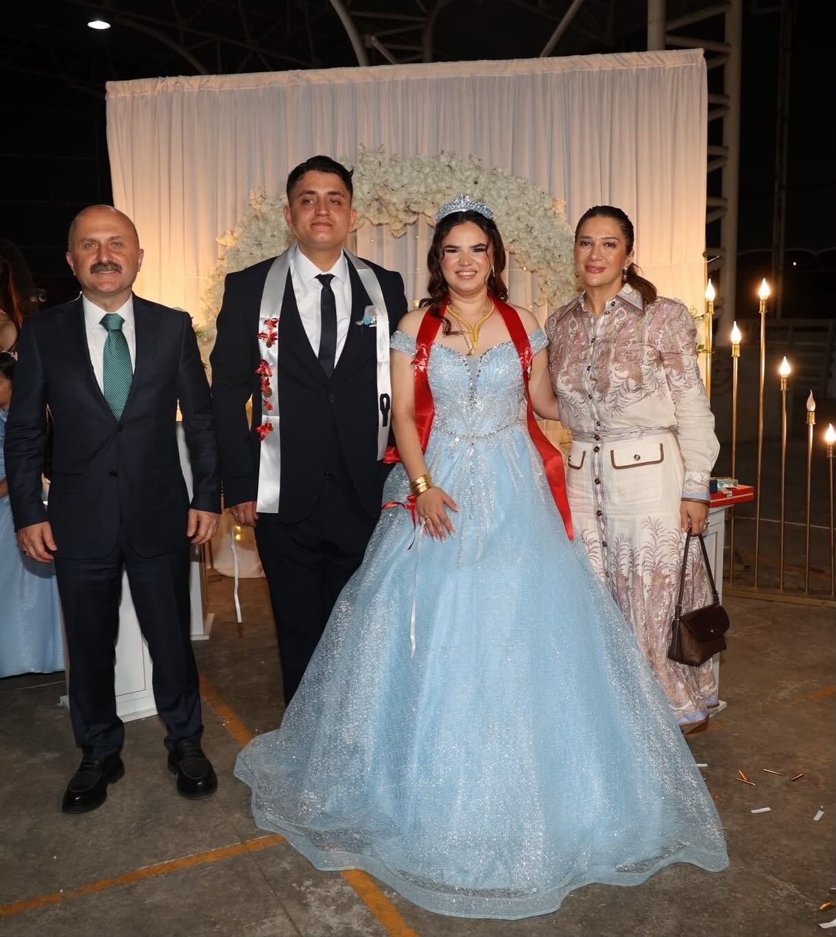 Vali Varol’dan Anlamlı Katılım! Genç Çiftin Sevincine Ortak Oldu (3)