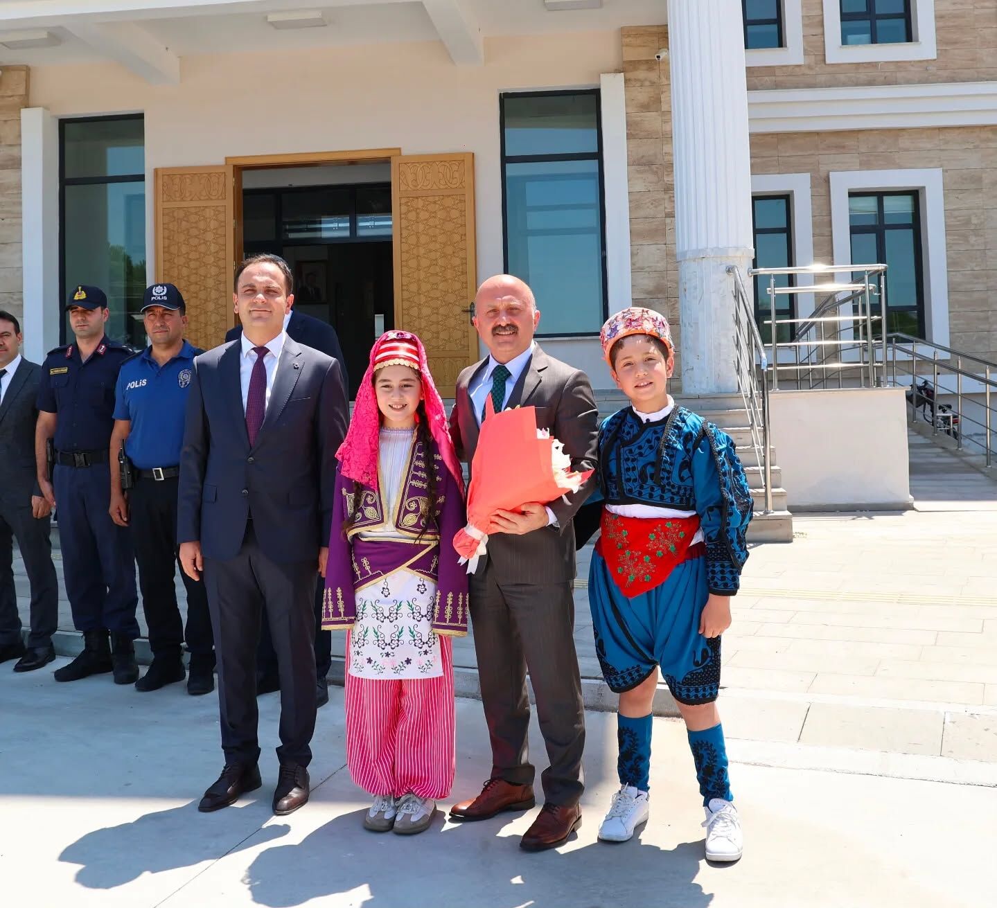 Vali Varol’un Bugünkü Durağı Karpuzlu Oldu Kurum Ziyaretlerinin Yanı Sıra Esnafla Da Bir Araya Geldi (2)