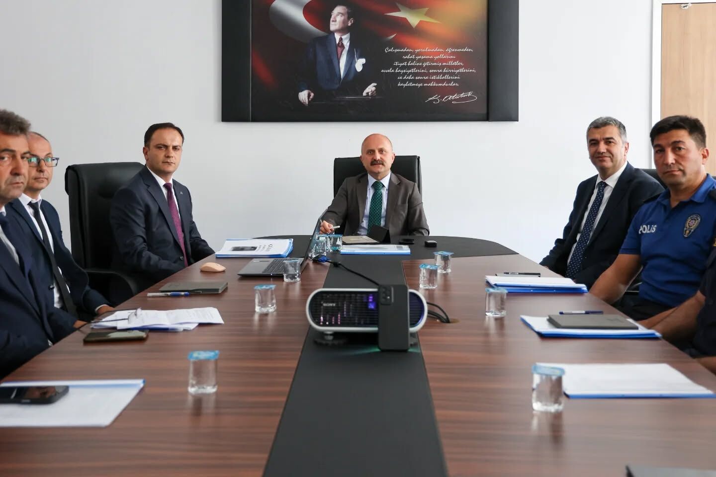 Vali Varol’un Bugünkü Durağı Karpuzlu Oldu Kurum Ziyaretlerinin Yanı Sıra Esnafla Da Bir Araya Geldi (4)