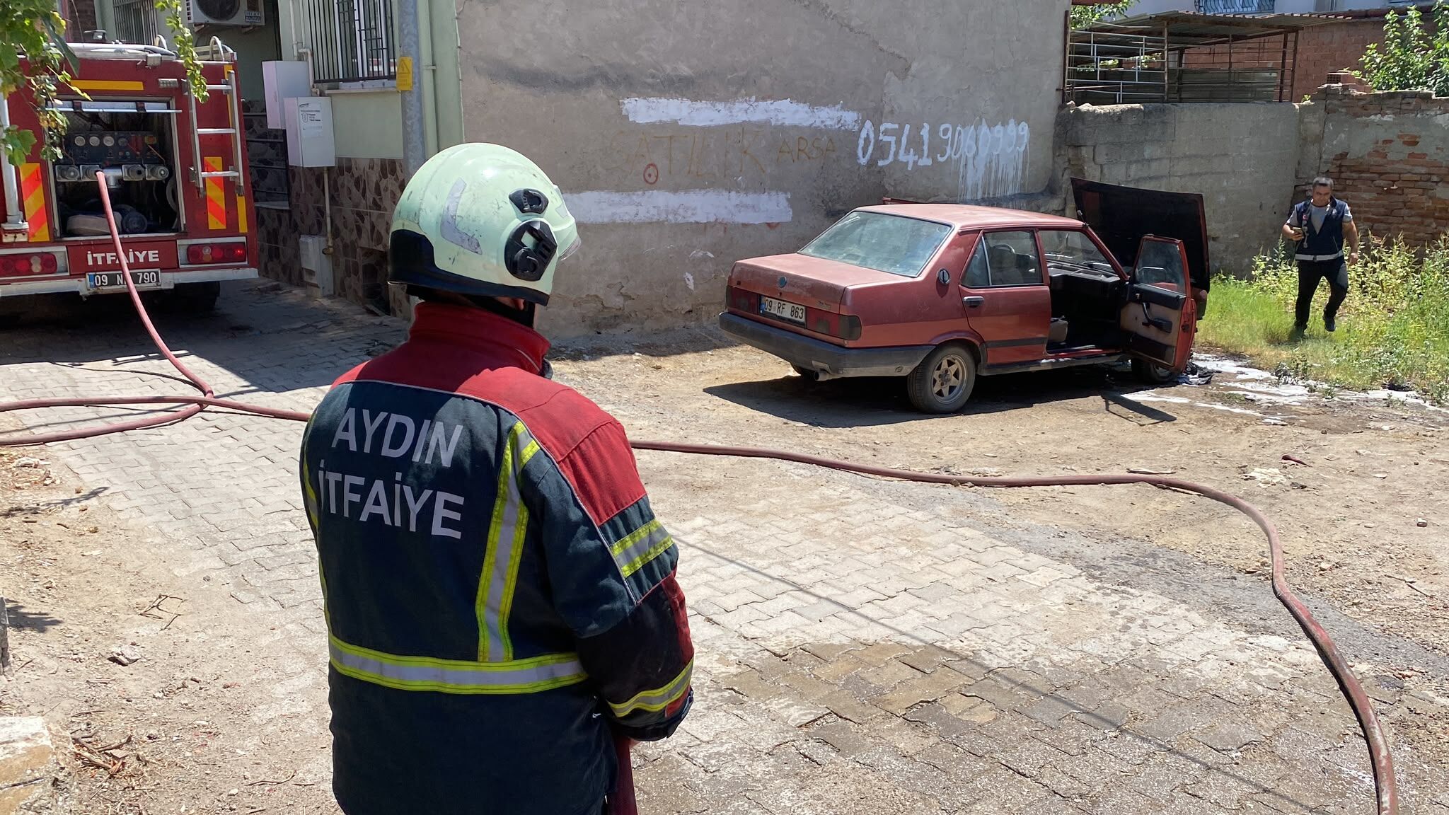Nazilli’de araçtan yükselen alevler korkuttu!