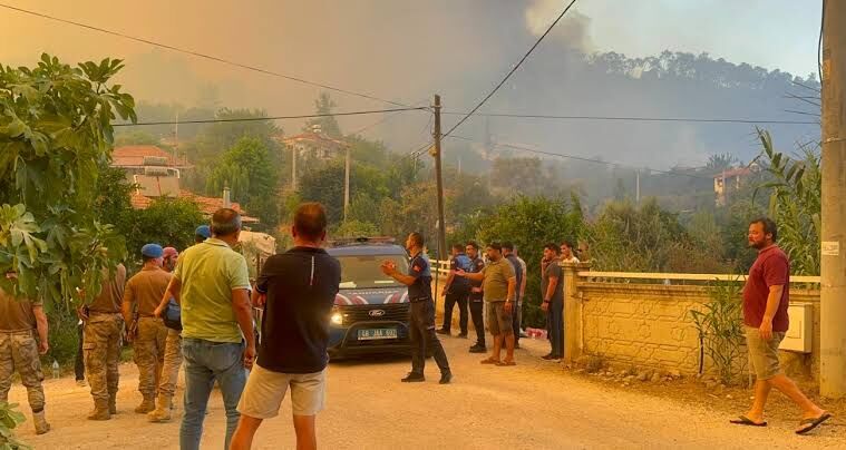 Orman yangını büyüdü! Tahliye çalışmaları başlatıldı