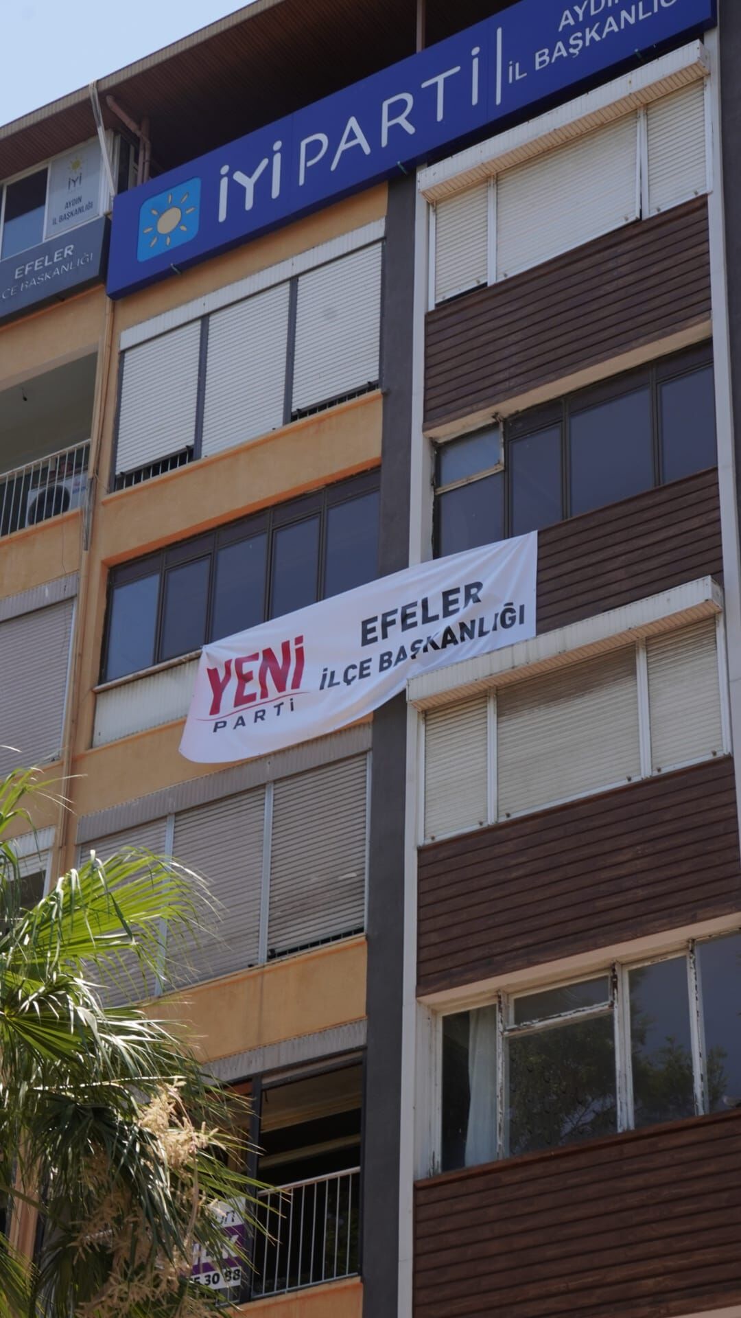 Yeni Parti’nin Aydın’daki örgütlenmesi sürüyor: Efeler İlçe Başkanlığı’na pankart asıldı