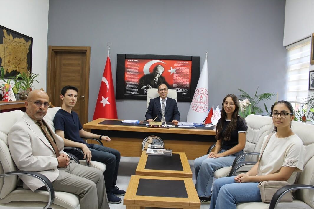 Yks’de Aydın’ı Gururlandıran Öğrencilerden Ziyaret Müdür Çomruk’a Ziyaret Derece Yapan Gençleri Ağırladı (2)