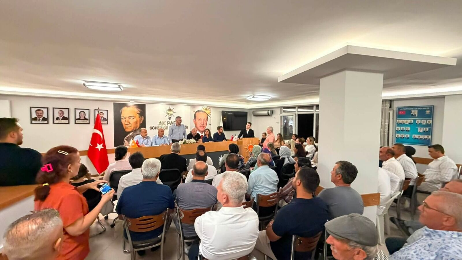 Ak Partili Özmen Söke’deki Teşkilat Mensuplarıyla Buluştu Meclis Toplantısı’nda Gelecek Dönemin Hedefleri Gündeme Alındı (1)