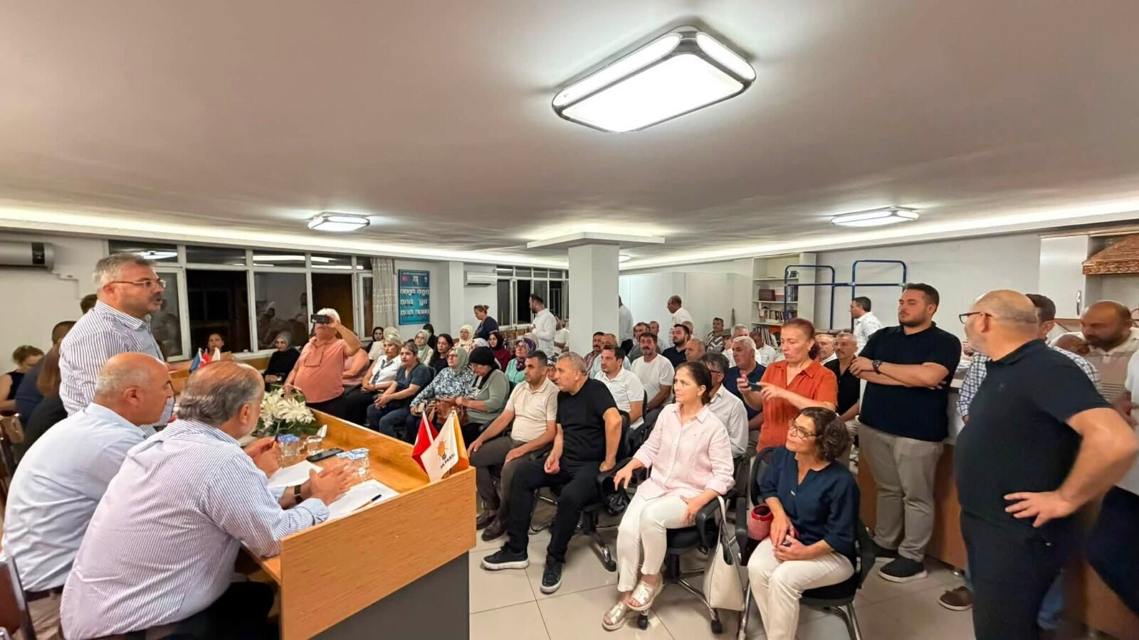 Ak Partili Özmen Söke’deki Teşkilat Mensuplarıyla Buluştu Meclis Toplantısı’nda Gelecek Dönemin Hedefleri Gündeme Alındı (2)