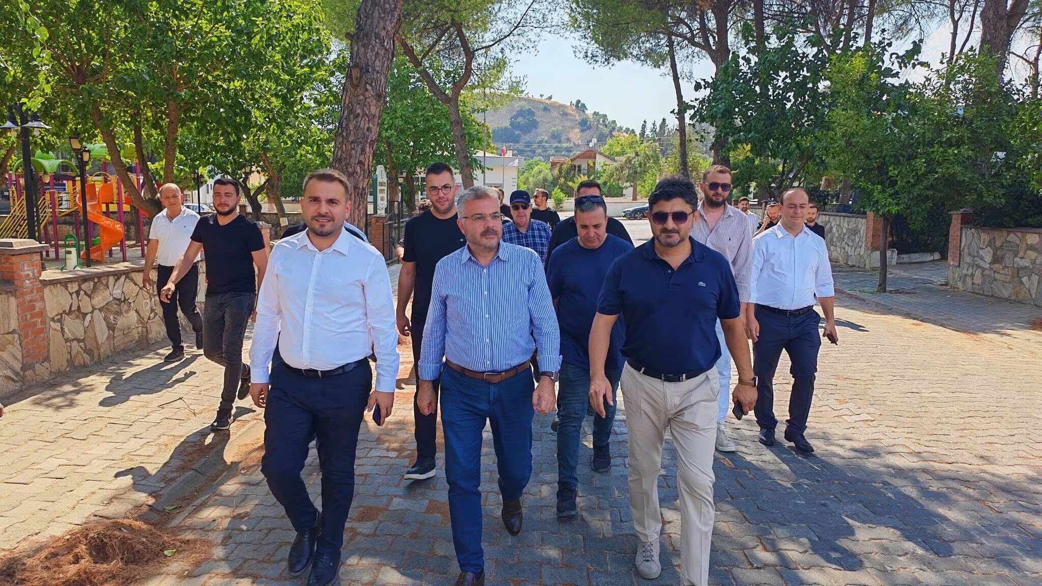 Ak Partili Özmen’den İsabeyli Çıkarması Mahalleli Ve Esnafla Buluştu (3)