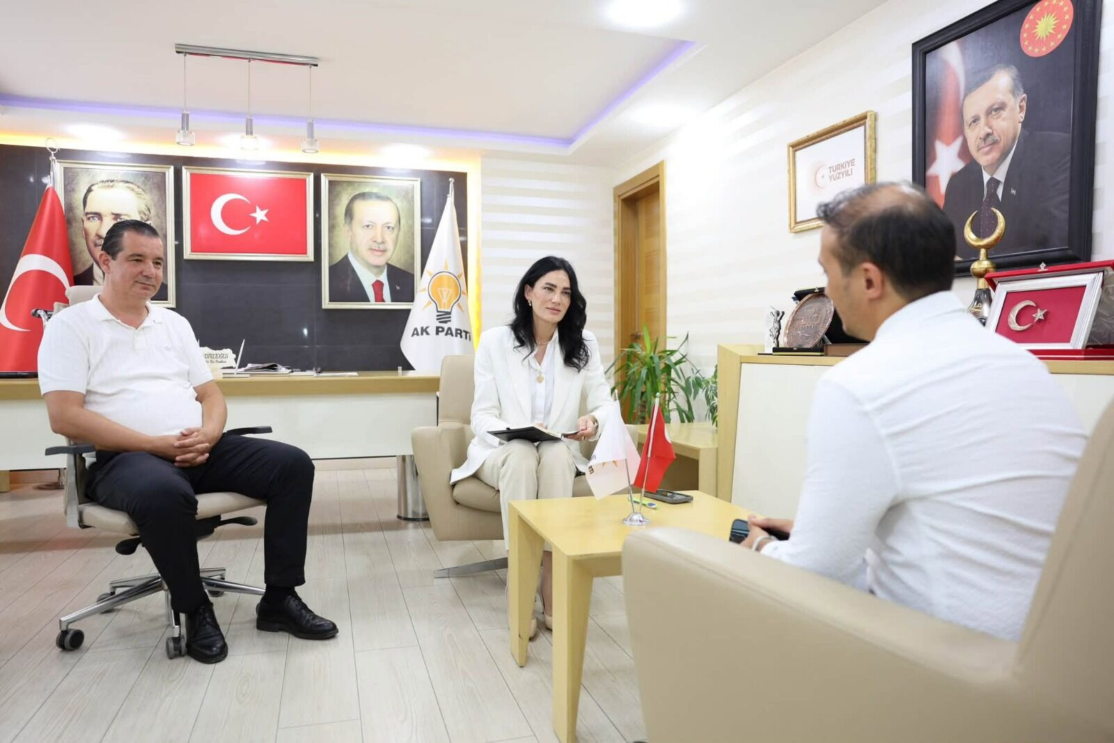Ak Partili Sarıbaş Aydın’ın Nabzını Tuttu! Vatandaşların Sorun Ve Taleplerini Tek Tek Not Etti (1)