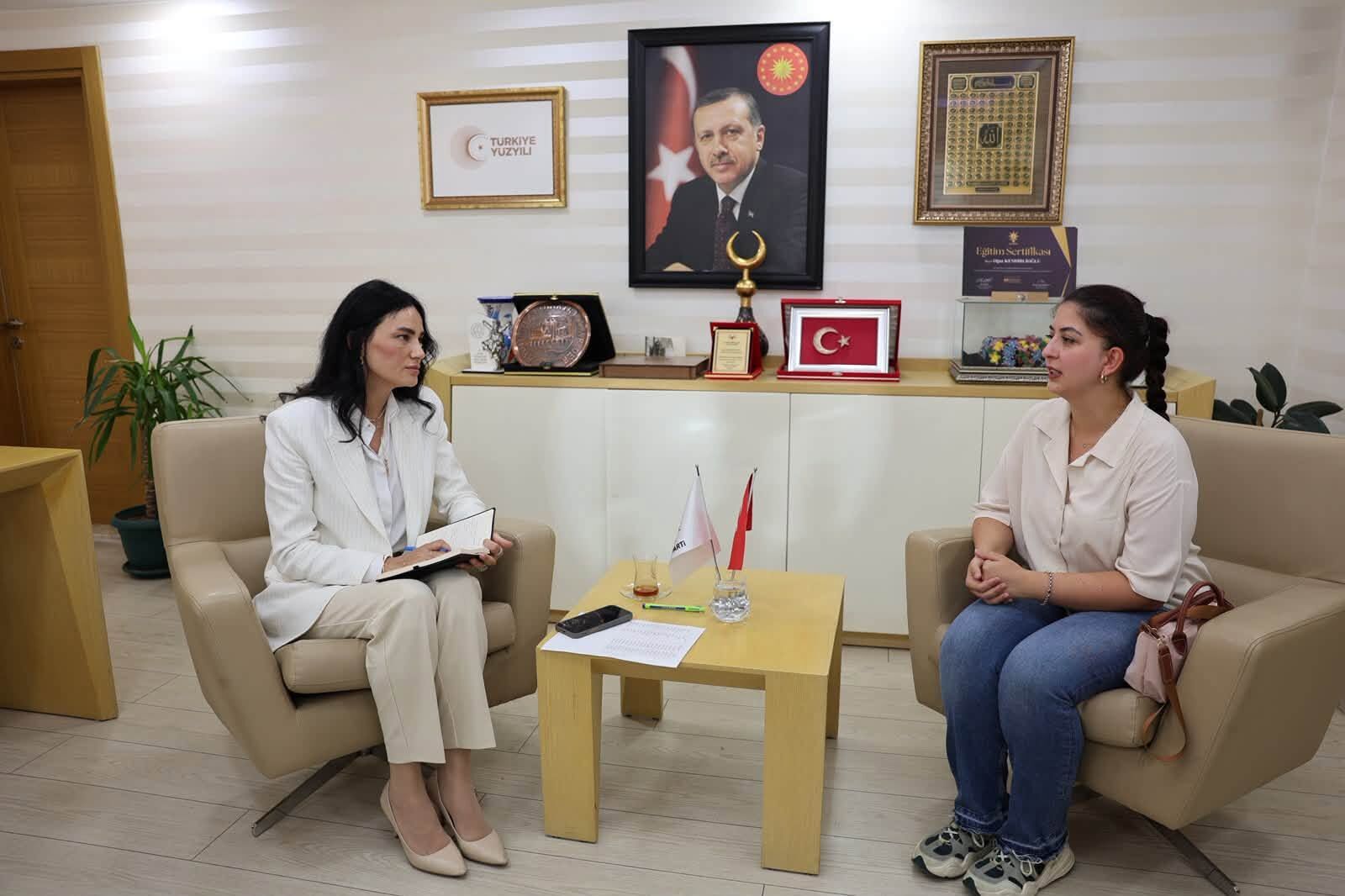 Ak Partili Sarıbaş Aydın’ın Nabzını Tuttu! Vatandaşların Sorun Ve Taleplerini Tek Tek Not Etti (2)