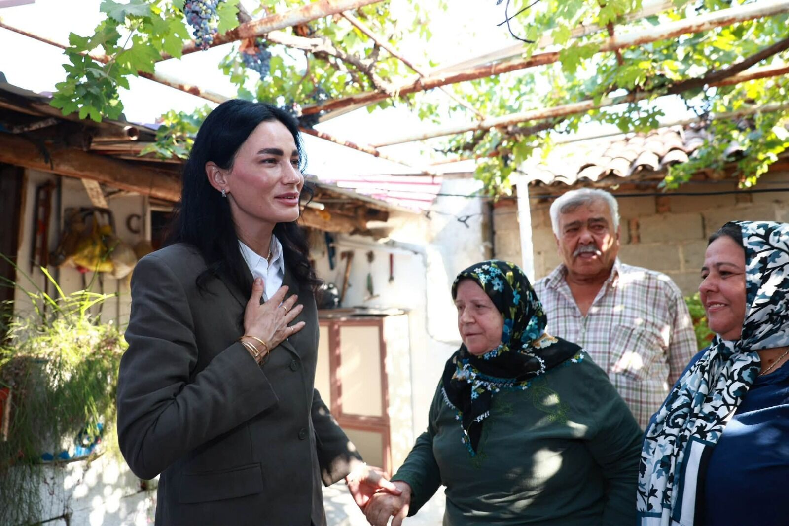 Ak Partili Sarıbaş Şehit Ailesinin Hayır Dualarını Aldı Şehitlerimizin Emaneti En Kıymetli Mirastır (2)
