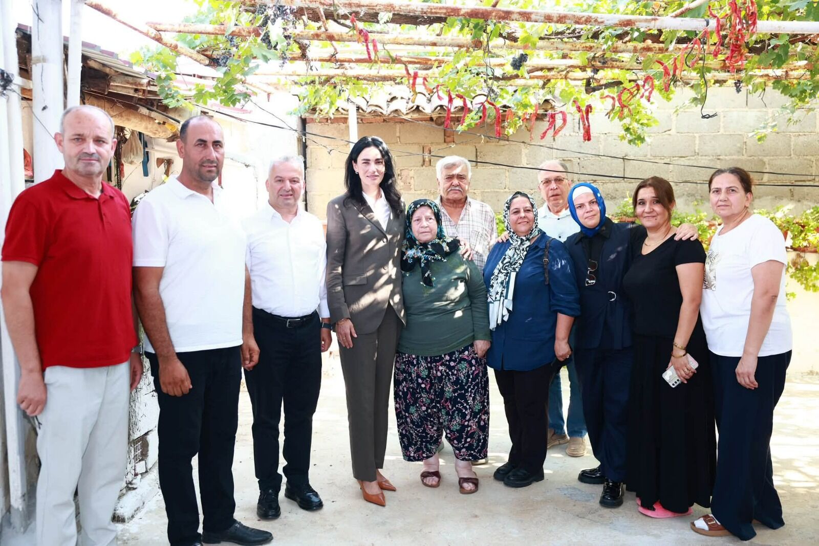 Ak Partili Sarıbaş Şehit Ailesinin Hayır Dualarını Aldı Şehitlerimizin Emaneti En Kıymetli Mirastır (3)