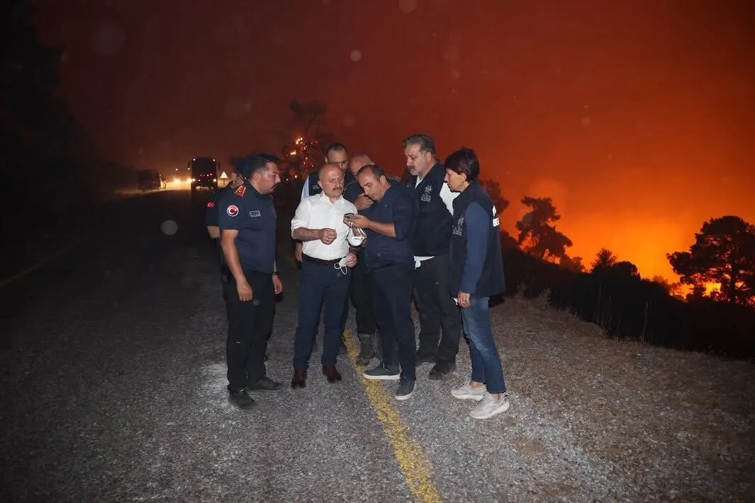 Alevlere Karsi Teyakkuz Vali Varol Yangin Bolgesine Intikal Etti 3