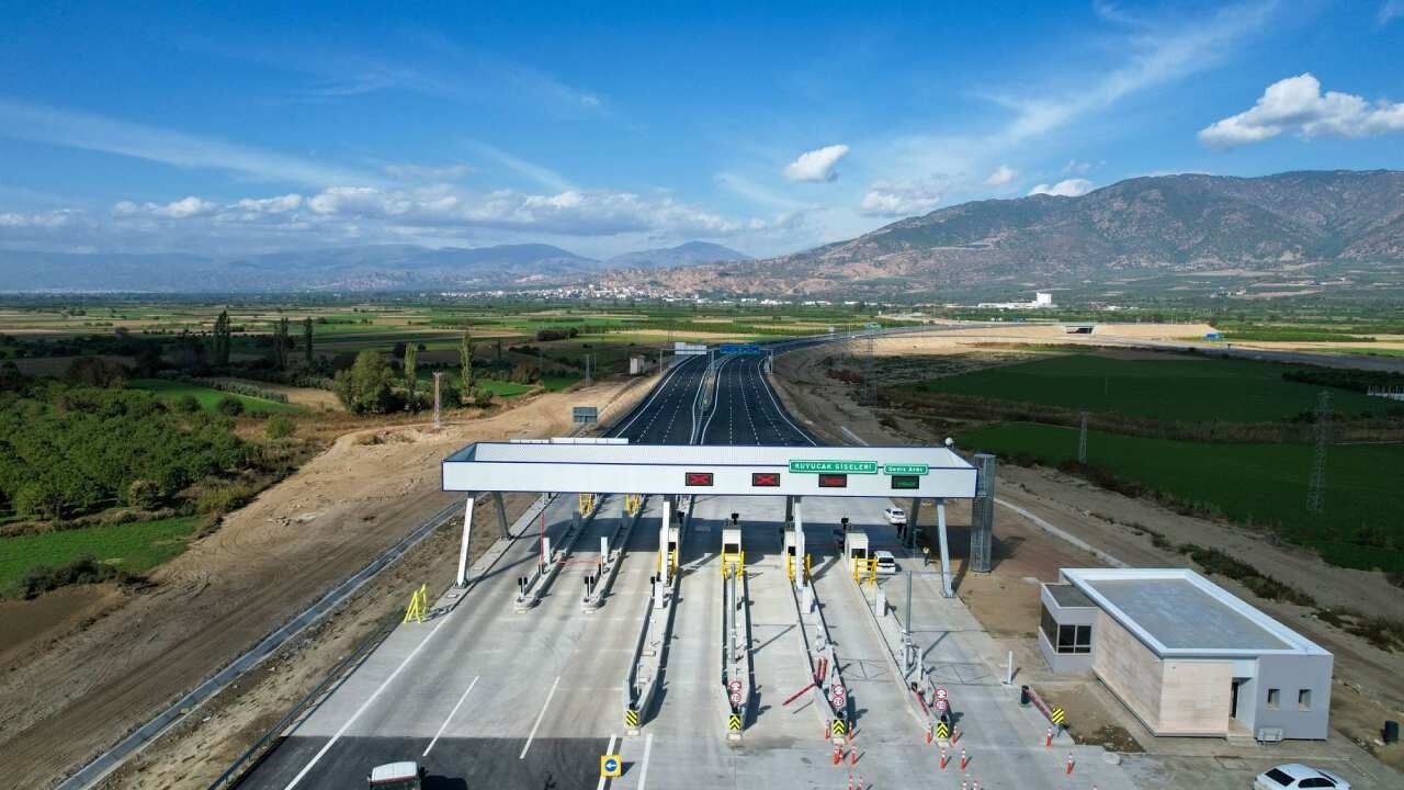 Aydın-Denizli Otoyolu’ndaki kapalı gişeler trafiğe açıldı: İki noktada Aydın istikameti trafiğe kapalı!