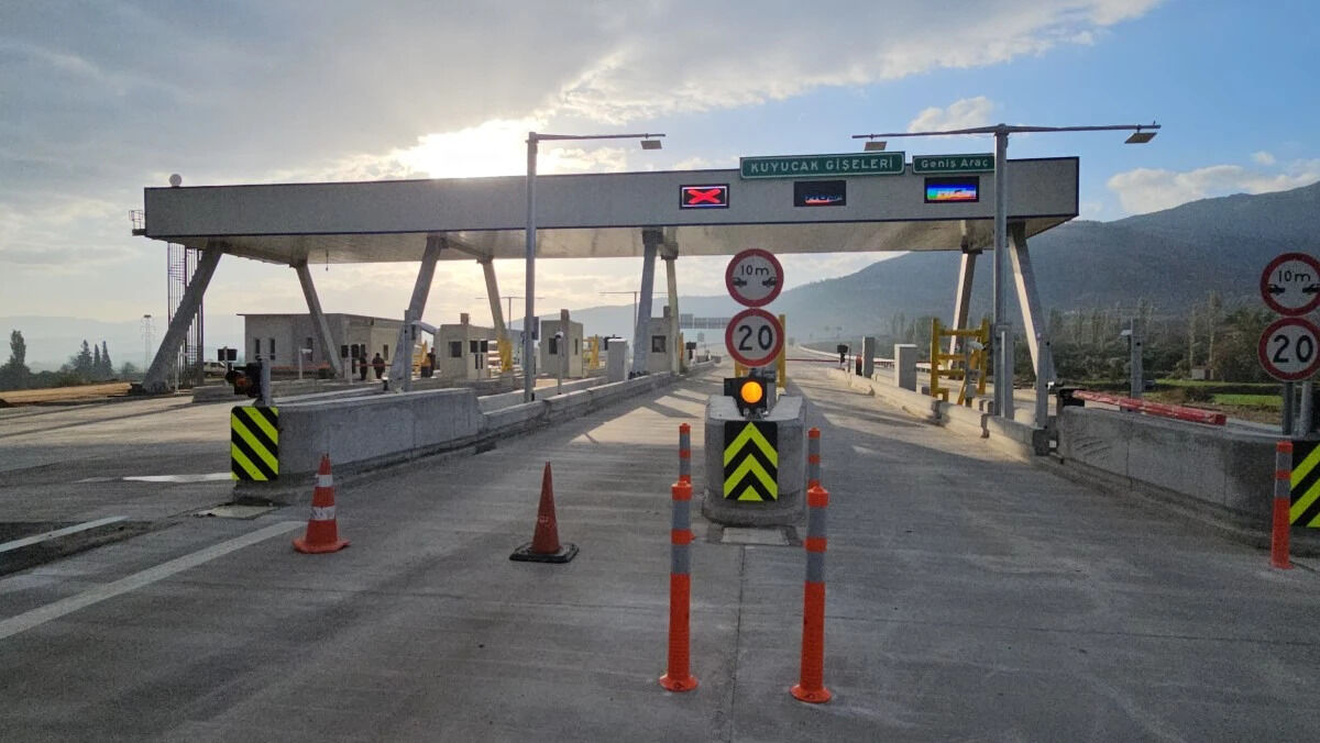 Aydın-Denizli Otoyolu’ndaki kapalı gişeler trafiğe açıldı: İki noktada Aydın istikameti trafiğe kapalı!