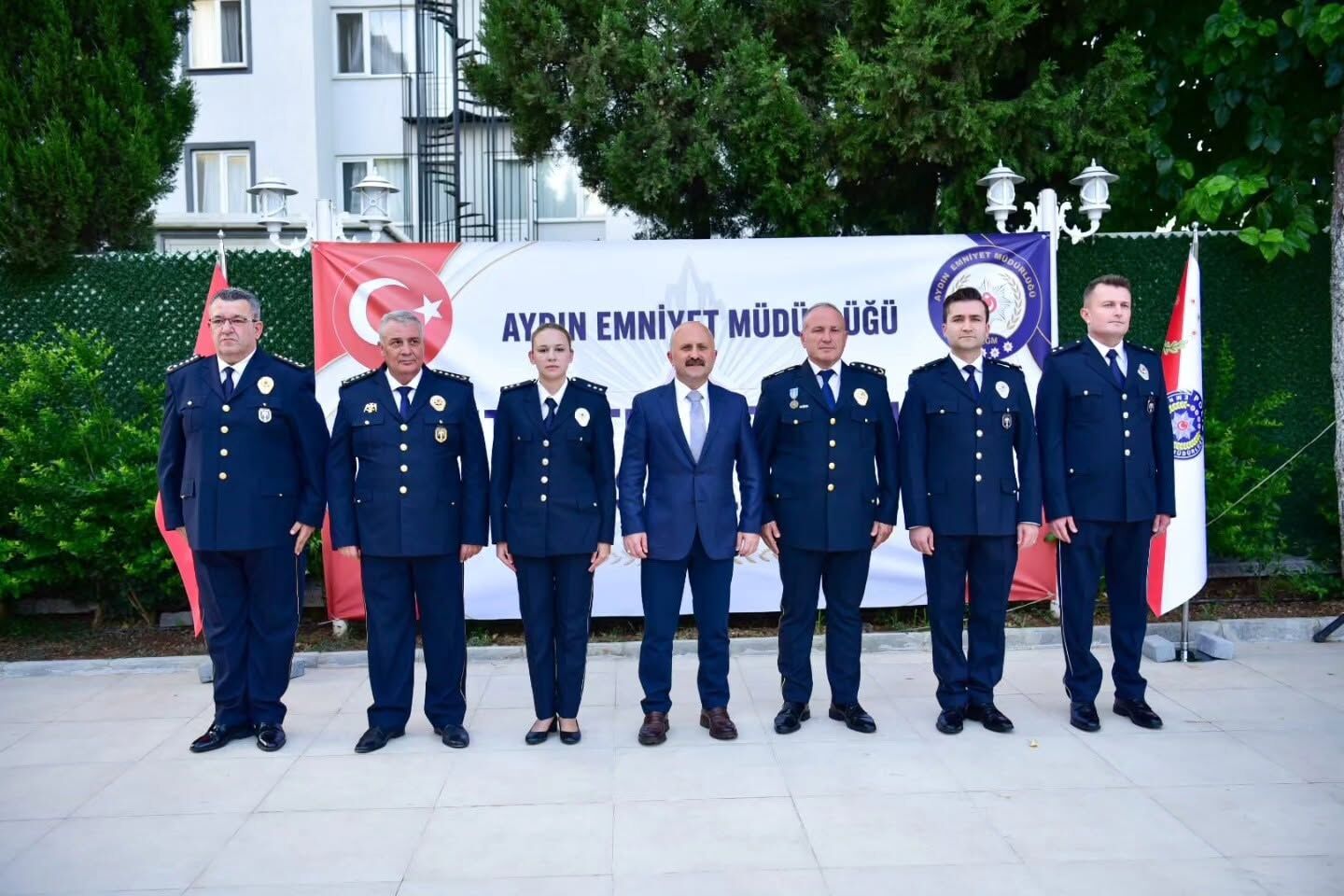 Aydın Emniyeti’nde Terfi Heyecanı! Rütbelerini Vali Varol Taktı (1)