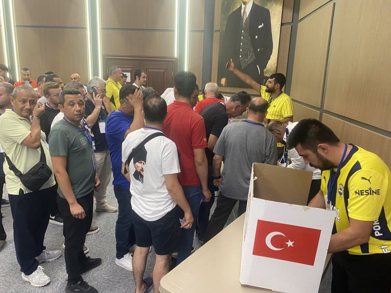Aydın Fenerbahçeliler Derneği Yeni Başkanını Seçti Lacivert Grubun Adayı Kaya Büyük Farkla Kazandı (6)