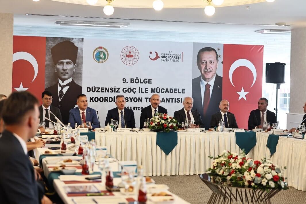 Aydın Valisi Varol Göç Yönetimiyle Ilgili Toplantıya Katıldı Düzensiz Göçle Mücadele Ele Alındı (1)