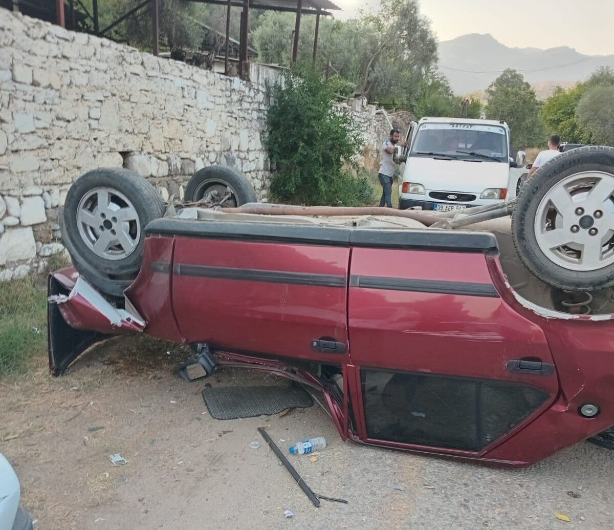 Aydın’da Ani Manevra Kaza Doğurdu Otomobil Ters Döndü (2)
