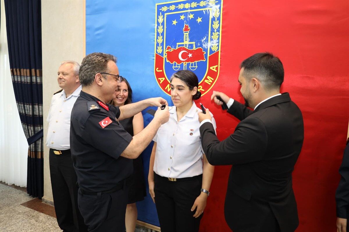 Aydın'da Jandarma Personellerini Gururlandıran Terfi Töreni Rütbelerini Komutan Çarıkcıoğlu Takdim Etti (4)