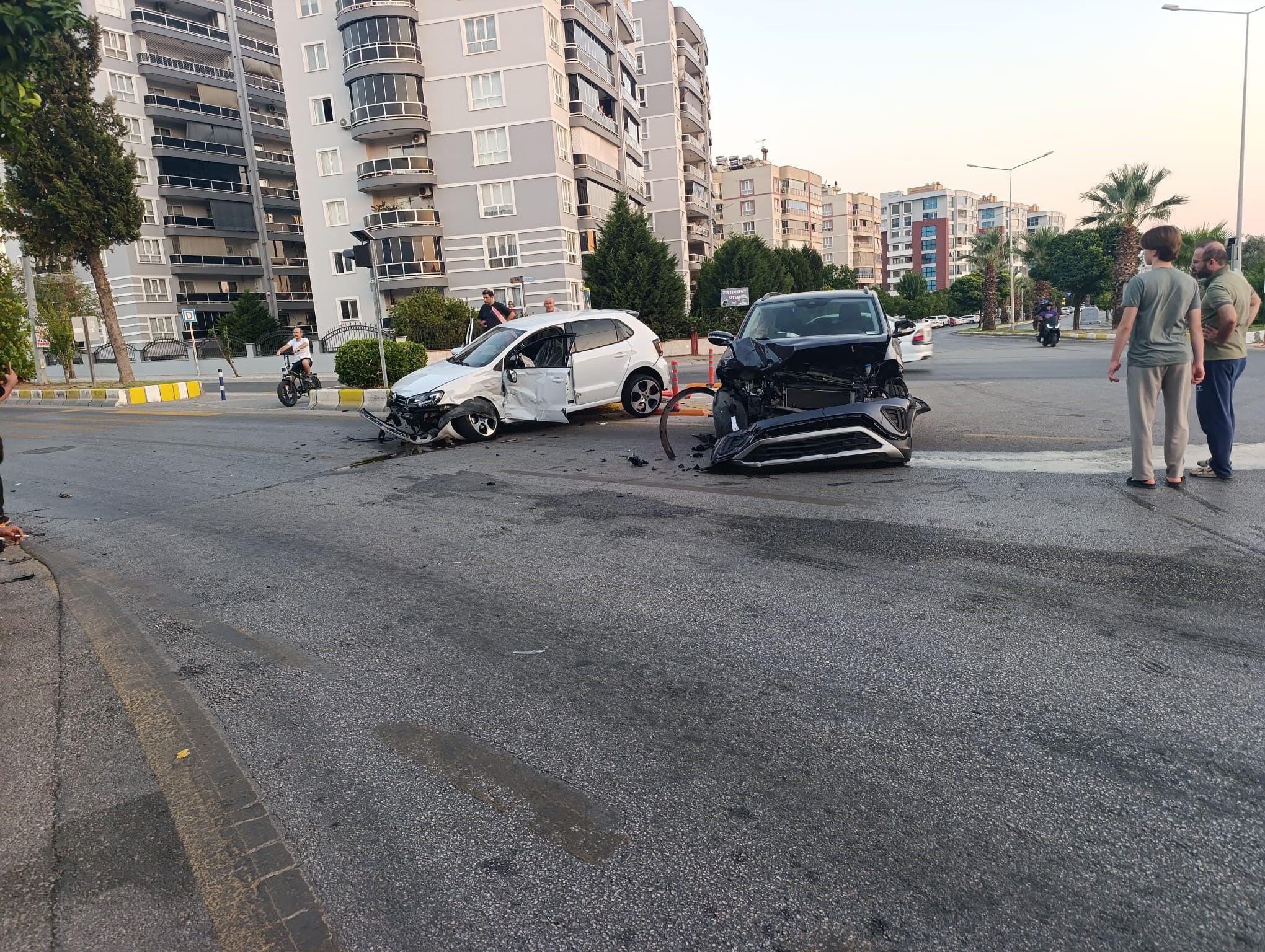 Aydın’da Otomobil Refüje Savruldu! 1 Yaralı (1)
