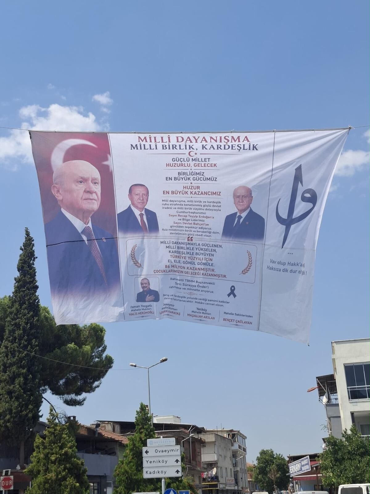 Aydın’da ‘Terörsüz Türkiye’ pankartı asan mahalleliye MHP’li Alıcık’tan teşekkür ziyareti
