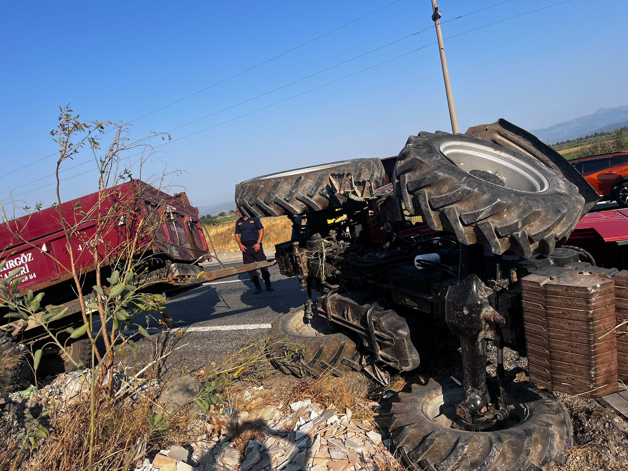 Aydın’da Traktör Devrildi Sürücü Yaralandı (2)