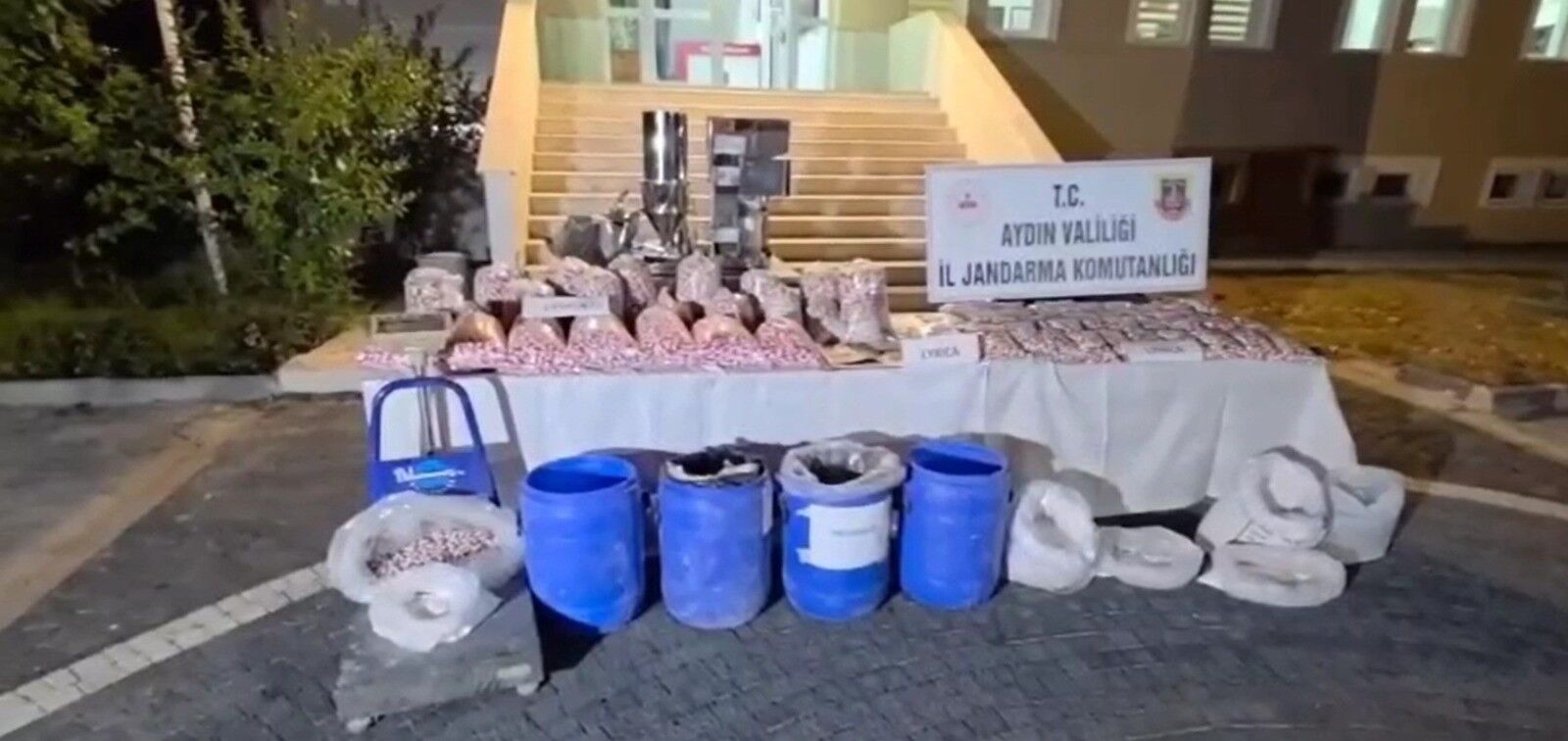 Aydın’da Uyuşturucu Imalathanesine Baskın (2)