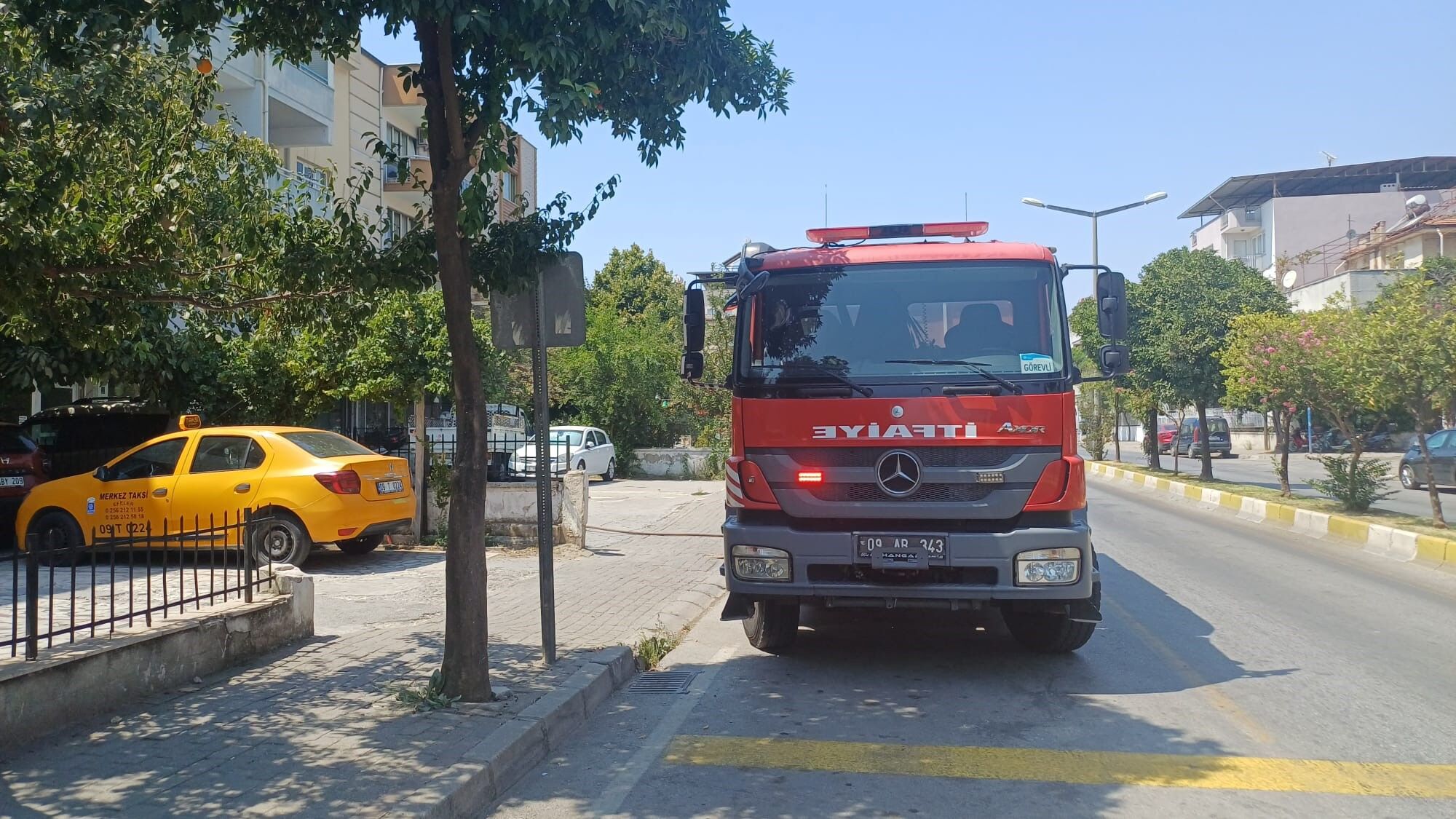 Aydın’da Yangın Paniği Apartmanın Bahçesinden Dumanlar Yükseldi (4)