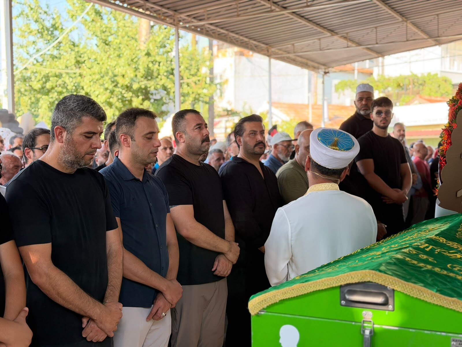 Aydın'daki Ülkücü Camia Acı Günde Şan'ı Yalnız Bırakmadı Gözyaşları Içinde Babasını Toprağa Verdi (2)