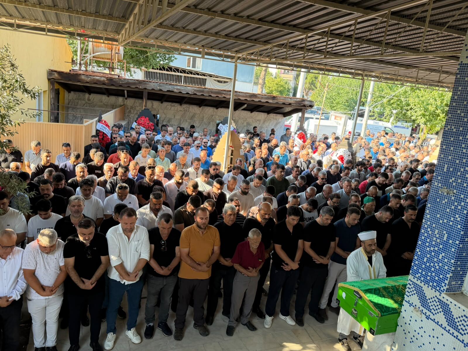 Aydın'daki Ülkücü Camia Acı Günde Şan'ı Yalnız Bırakmadı Gözyaşları Içinde Babasını Toprağa Verdi (4)