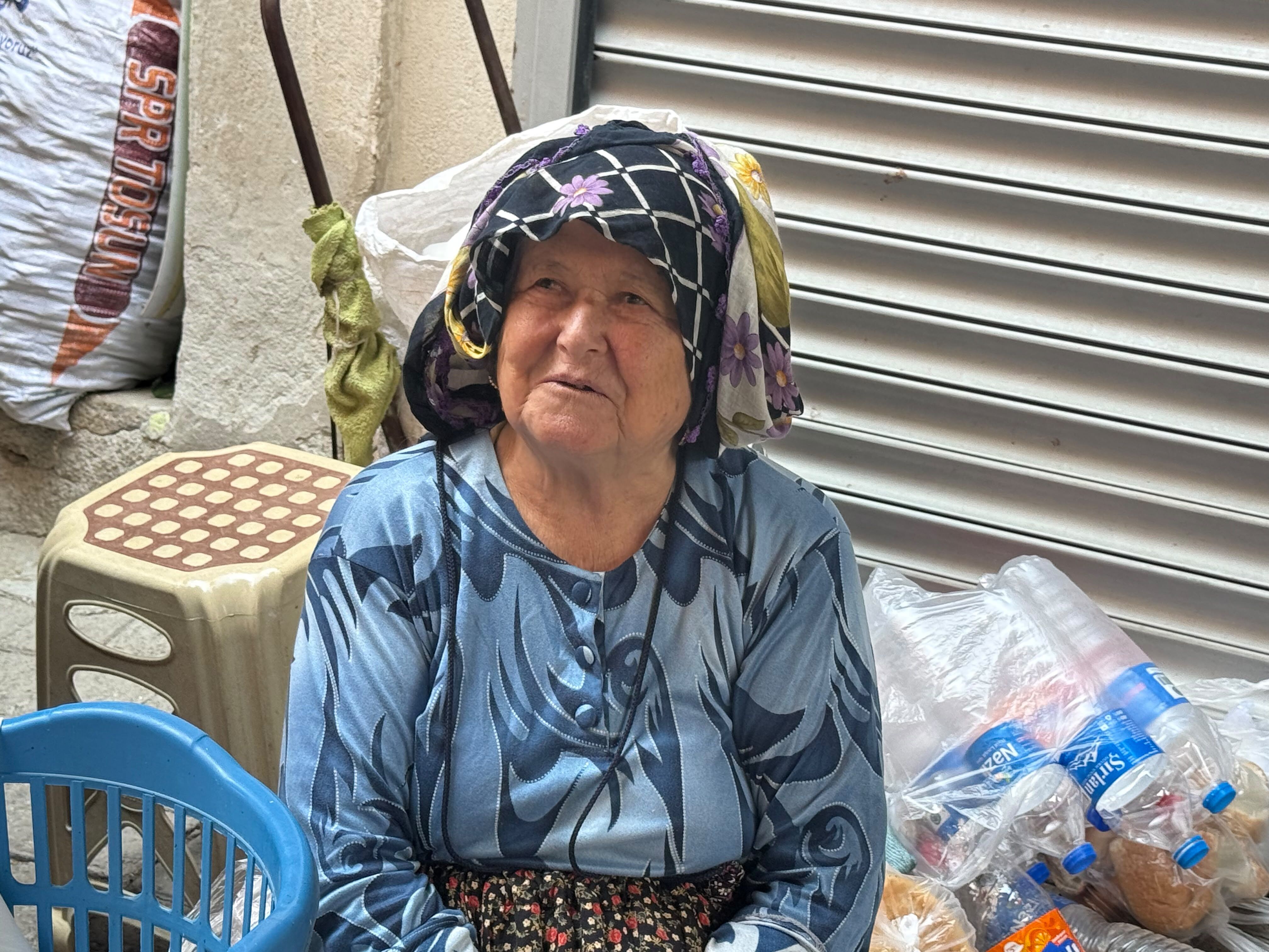 Aydınlı Ayşe Metin 80 yaşında hem üretici hem satıcı: "Sabah ezanıyla ayaktayız"