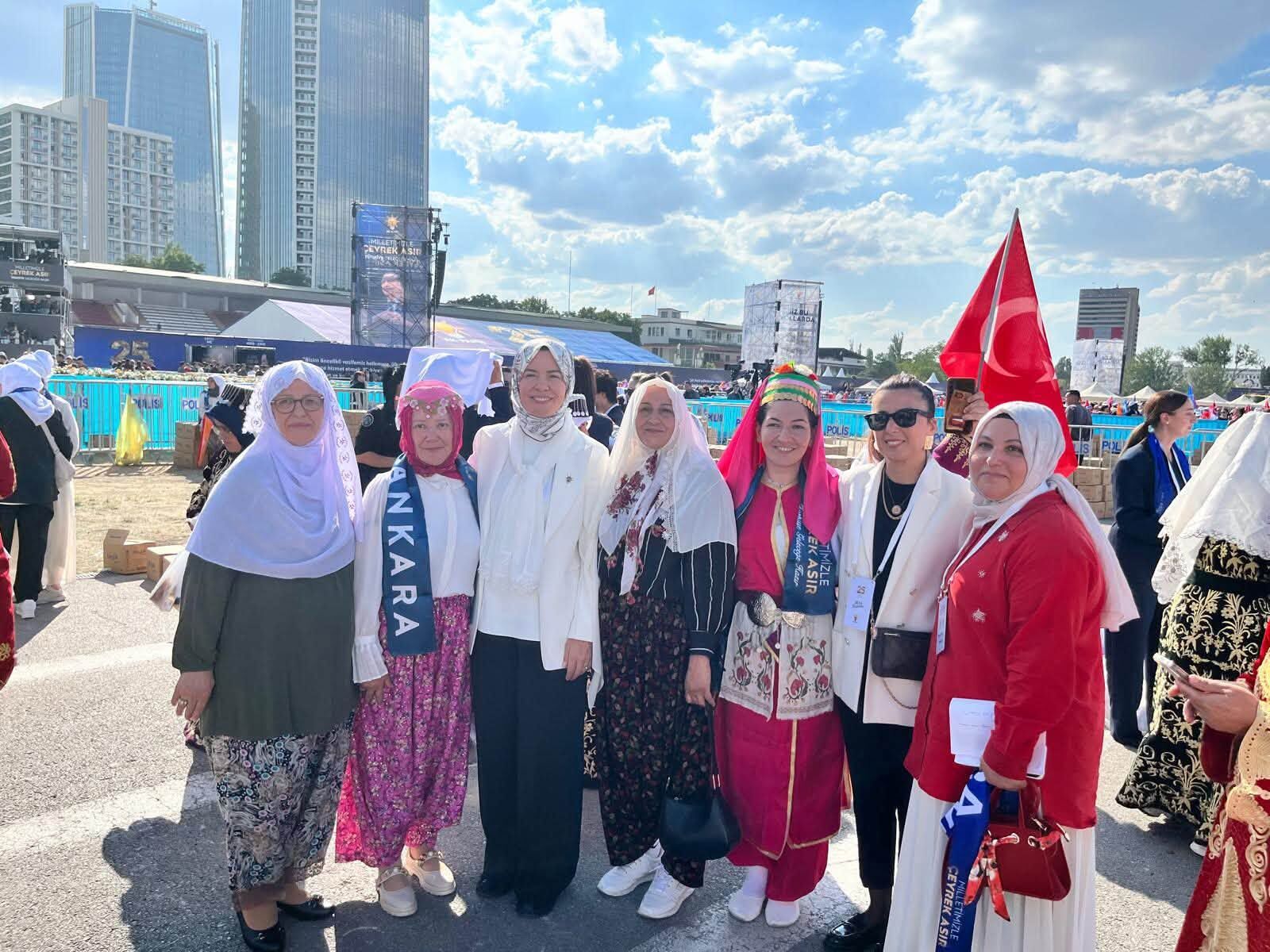 Aydınlı Kadınlar Yöresel Kıyafetlerle Başkentte İlgi Odağı Oldular (2)