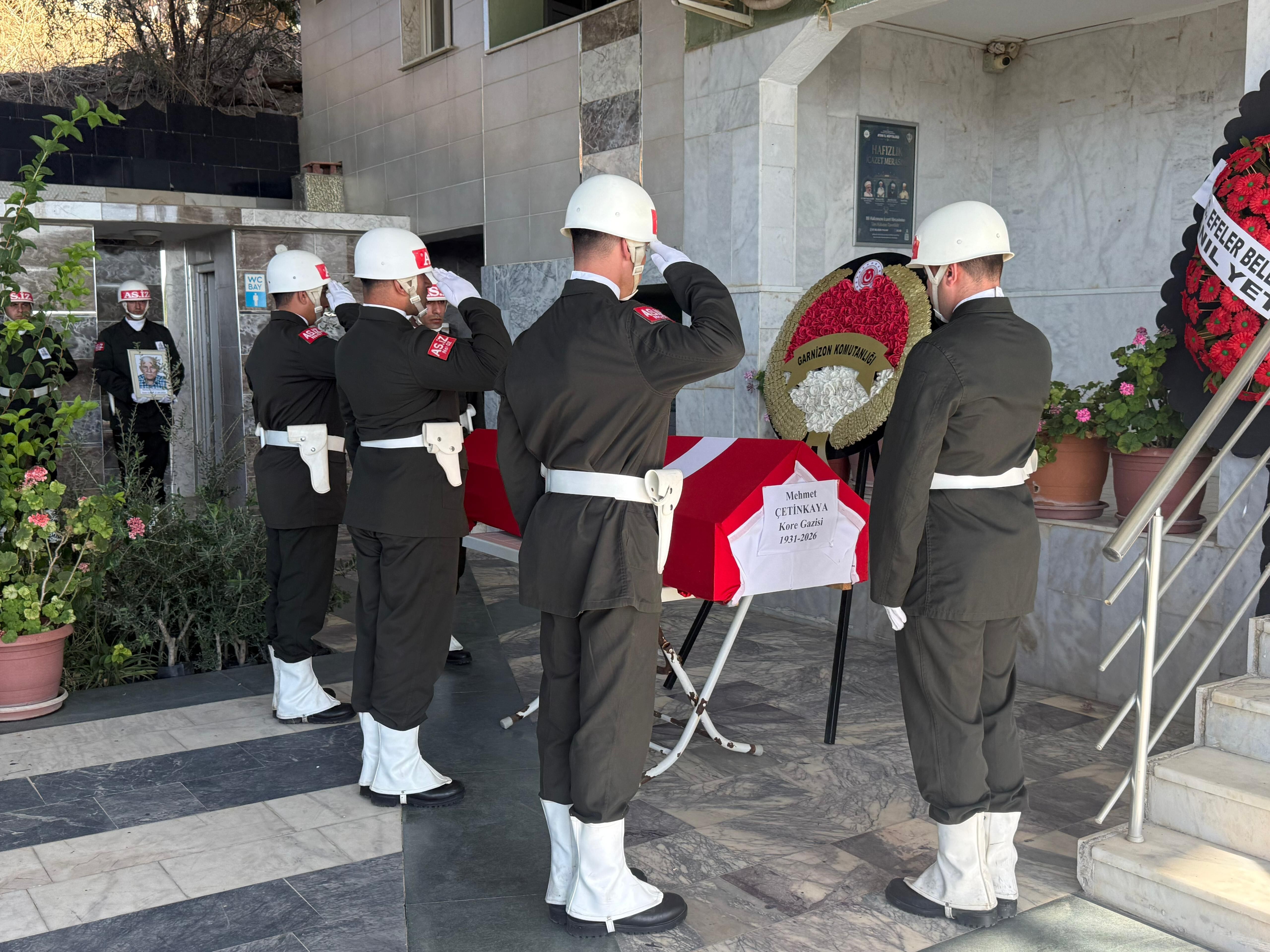 Aydınlı Kore Gazisi Mehmet Çetinkaya Son Yolculuğuna Uğurlandı (7)