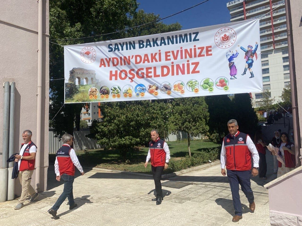 Bakan Yumaklı'ya Aydın İl Tarım'dan sıcak karşılama: İl binası posterlerle donatıldı