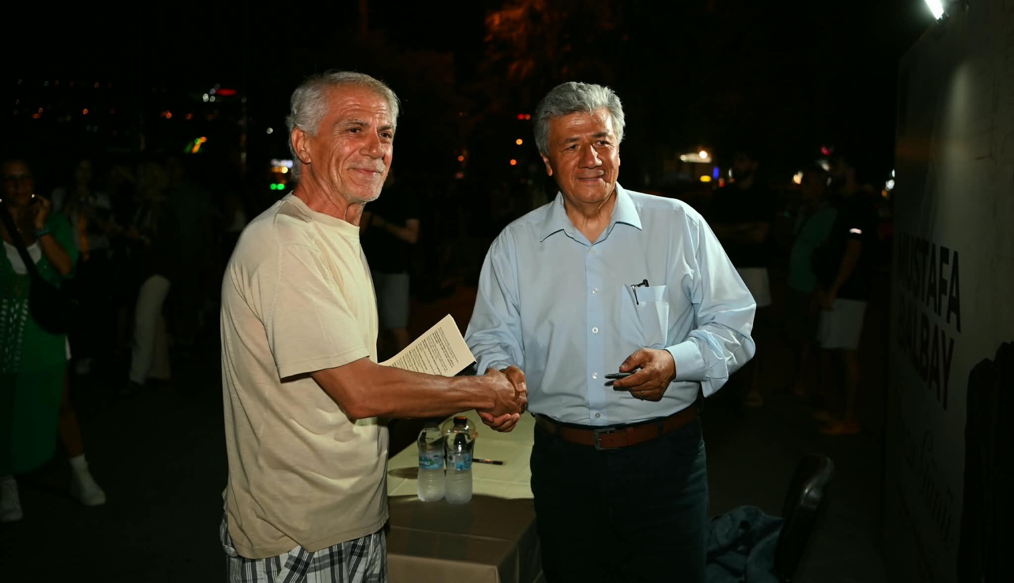 Balbay, Kuşadası’nda sevenleriyle buluştu